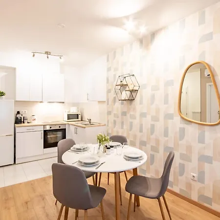 Comfy - Modern - Downtown Apartman